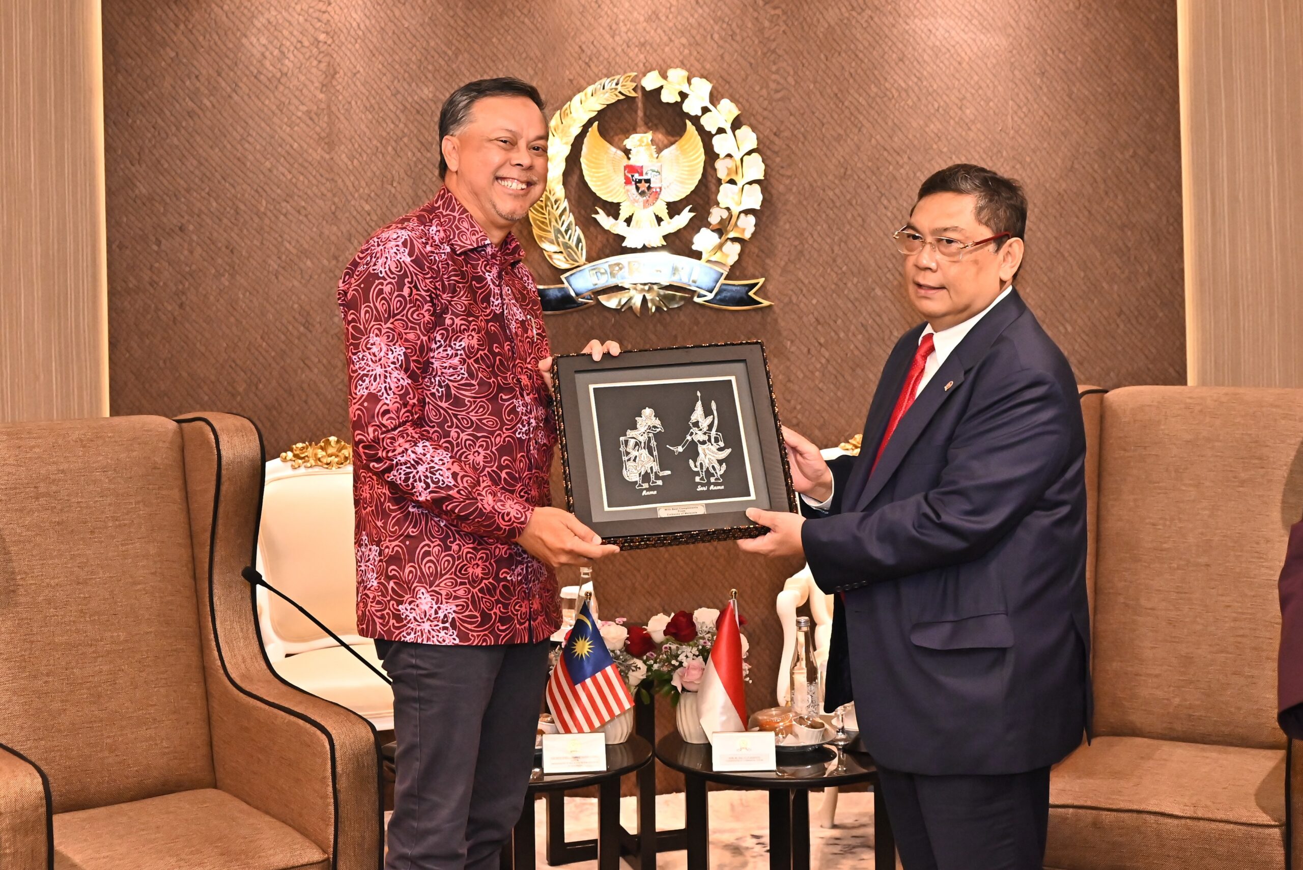 Ketua Komisi I DPR RI Utut Adianto saat menerima kunjungan Duta Besar Malaysia untuk Indonesia di Gedung Nusantara III, Kompleks Parlemen, Senayan, Jakarta, Rabu (18/02/2026). Foto: Mahendra.