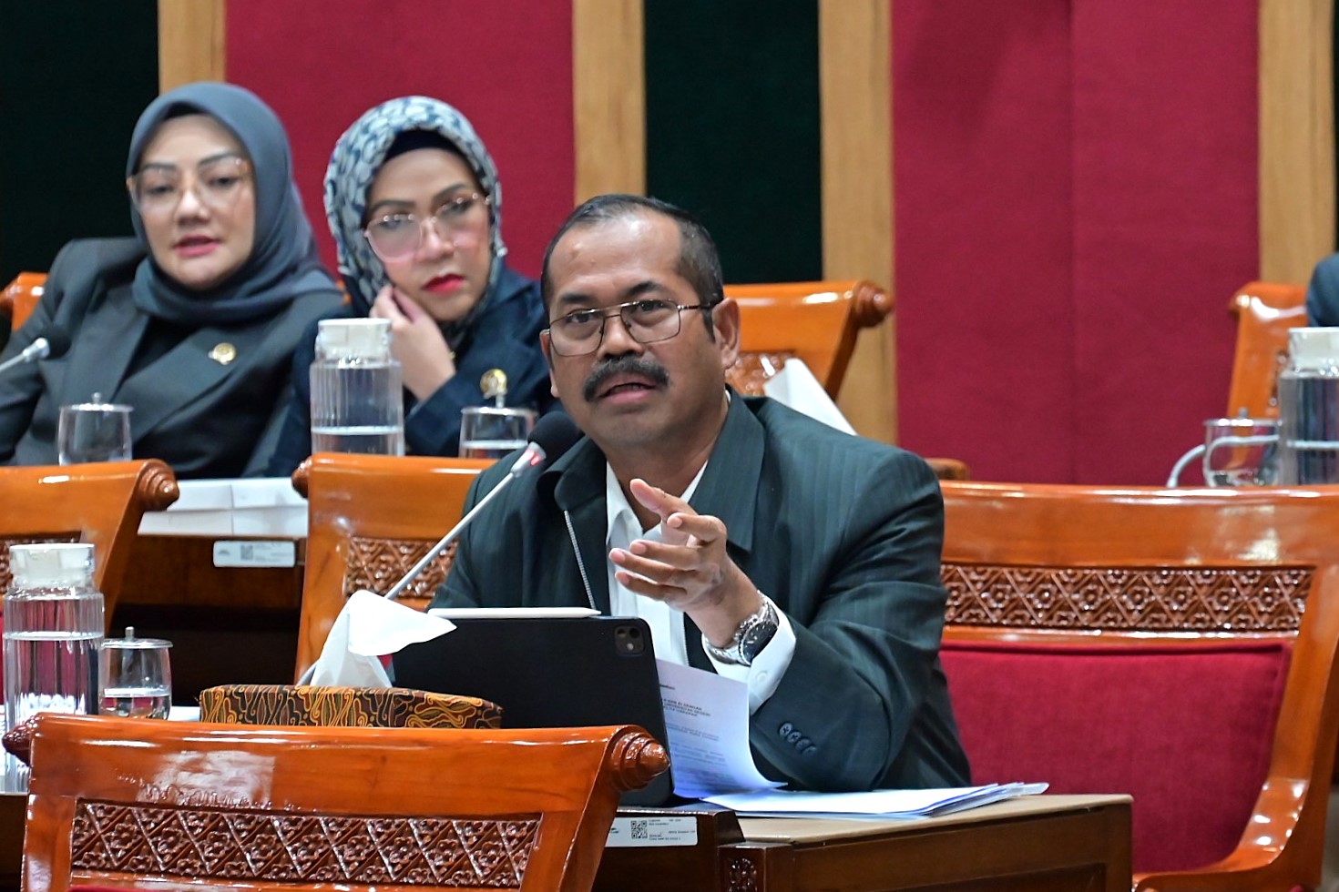 Anggota Komisi X DPR RI, Furtasan Ali Yusuf, dalam RDP dan RDPU Komisi X DPR RI dengan Rektor PTN dan PTS di Gedung Nusantara I, Senayan, Jakarta, Selasa (10/2/2026). Foto: Tari/Karisma.