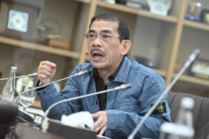 Anggota Komisi VI DPR RI, Asep Wahyuwijaya, dalam Rapat Dengar Pendapat Umum Panja Penyusunan Naskah Akademik dan RUU Larangan Praktik Monopoli di Kompleks Parlemen, Senayan, Jakarta, Senin (2/2/2026). Foto: Farhan/Karisma.