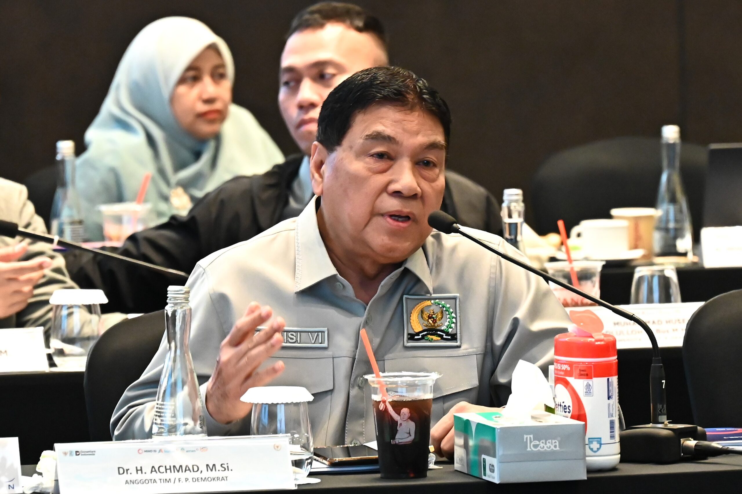 Anggota Komisi VI DPR RI, Achmad, saat Kunjungan Kerja Spesifik Komisi VI DPR RI bersama Badan Pengawasan BUMN, PT Danantara Asset Management, PT Aneka Tambang Tbk (Antam), PT Indonesia Asahan Aluminium (Inalum), dan PT Borneo Alumina Indonesia, di Pontianak, Kamis (12/2/2026). Foto: qq/Karisma.