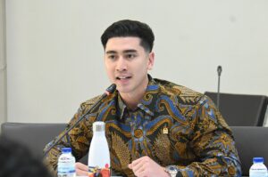 Anggota BKSAP DPR RI Verrel Bramasta saat FGD bertema “Menganalisa Peluang dan Tantangan Implementasi AI dalam mendukung Ketahanan Pangan Berkelanjutan di Indonesia” di IPB University, Bogor, Jawa Barat, Selasa (3/2/2026). Foto : Rdn/Andri.