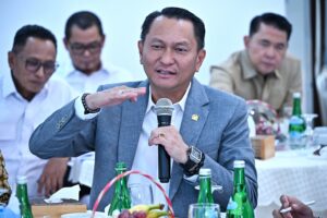 Ketua Komisi XII DPR RI Bambang Patijaya, saat memimpin Kunjungan Kerja Spesifik Komisi XII DPR RI ke kantor PT Timah Tbk, Pangkalpinang, Kamis (12/2/2026). Foto: Ndy/Karisma