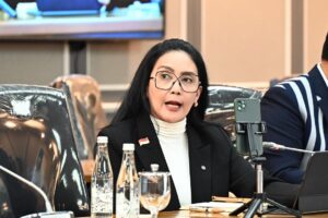 Anggota Komisi XIII DPR RI, Rieke Diah Pitaloka, dalam RDP bersama LPSK, Komnas HAM, serta RDPU bersama Yakob Sinaga dan Emi Mulyaningsih selaku korban pelanggaran HAM, di Gedung Nusantara II, DPR RI, Senayan, Jakarta, Senin (2/2/2026). Foto: Runi/Karisma.