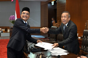 Wakil Ketua DPR RI, Saan Mustopa (Kanan) dan Ketua Komisi VIII DPR RI, Marwan Dasopang (Kiri), dalam Rapat Paripurna di Nusantara II, Senayan, Jakarta, Selasa (10/2/2026). Foto: Farhan/Karisma..