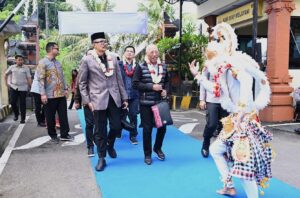 Ketua Tim Kunjungan kerja Mahkamah Kehormatan Dewan (MKD) DPR RI I Wayan Sudirta saat memimpin tim kunjungan kerja MKD DPR RI Ke Polres Badung, Mangupura, Bali, Rabu (18/2/2026). Foto : Ayu/Andri.