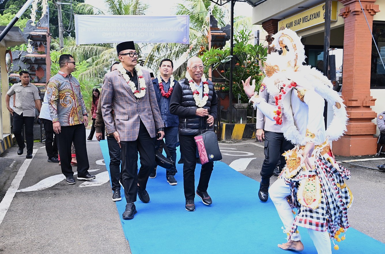 Ketua Tim Kunjungan kerja Mahkamah Kehormatan Dewan (MKD) DPR RI I Wayan Sudirta saat memimpin tim kunjungan kerja MKD DPR RI Ke Polres Badung, Mangupura, Bali, Rabu (18/2/2026). Foto : Ayu/Andri.