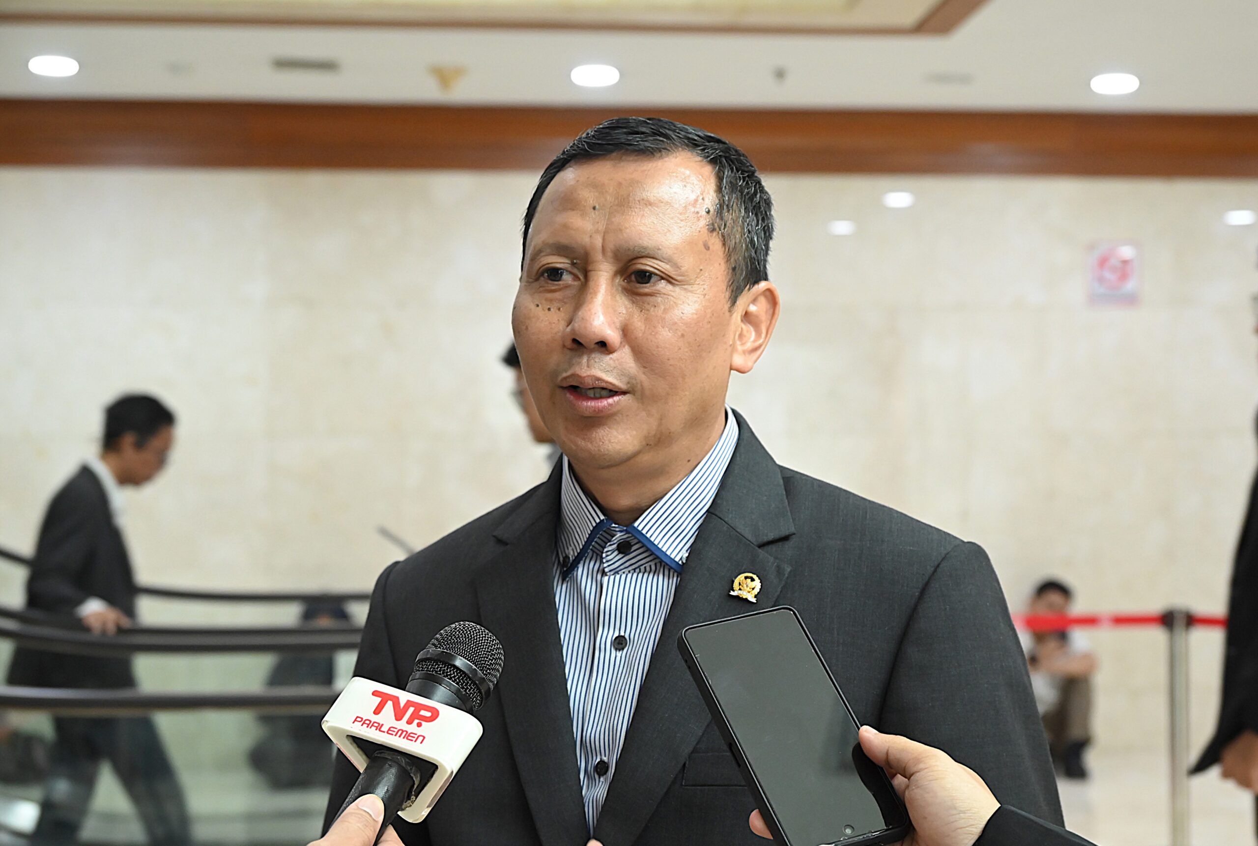 Anggota Komisi IV DPR RI Slamet sebelum mengikuti rapat paripurna di Nusantara II, Kompleks Parlemen, Senayan, Jakarta, Kamis (19/2/2026). Foto : Riga/Andri.