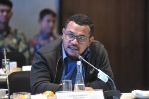 Anggota Komisi XII DPR RI, Arif Riyanto Uopdana, saat mengikuti Tim Kunspek Komisi XII DPR melakukan rapat kerja dengan direksi PLTU Tarahan beserta stake holder lain di Lampung, Kamis (5/2/2026). Foto: Jaka/Karisma.