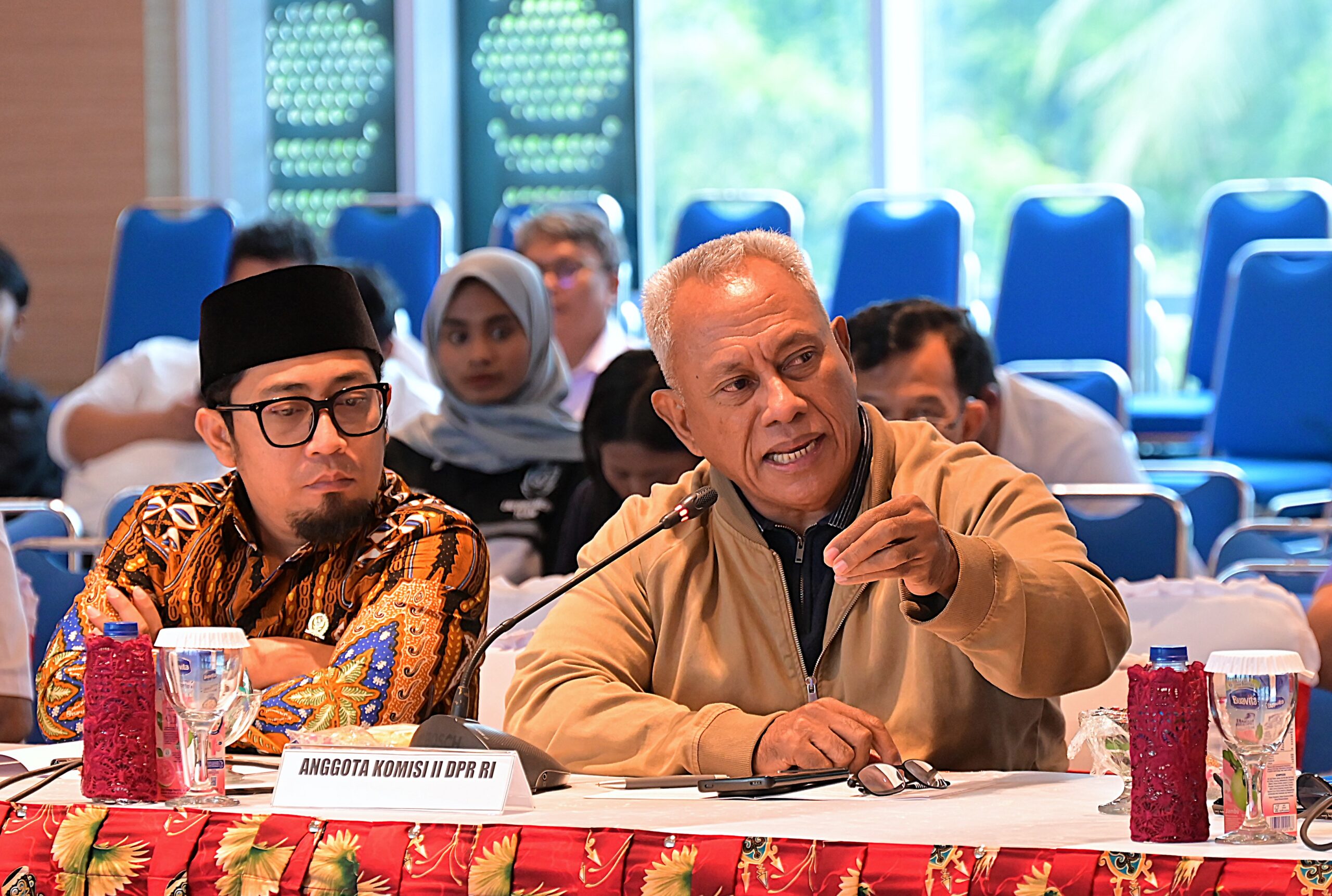 Anggota Komisi II DPR RI Komarudin Watubun saat melakukan Kunjungan Kerja Spesifik Panja Perbatasan Negara ke Jayapura, Papua, Rabu (4/2/2026). Foto : Mri/Andri.