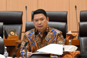Anggota Komisi VII DPR RI Ilham Permana dalam Rapat Panja Daya Saing Industri Kementerian Perindustrian di Gedung Nusantara I DPR RI, Senayan, Jakarta, Selasa (3/2/2025). Foto : Arifman/Andri.