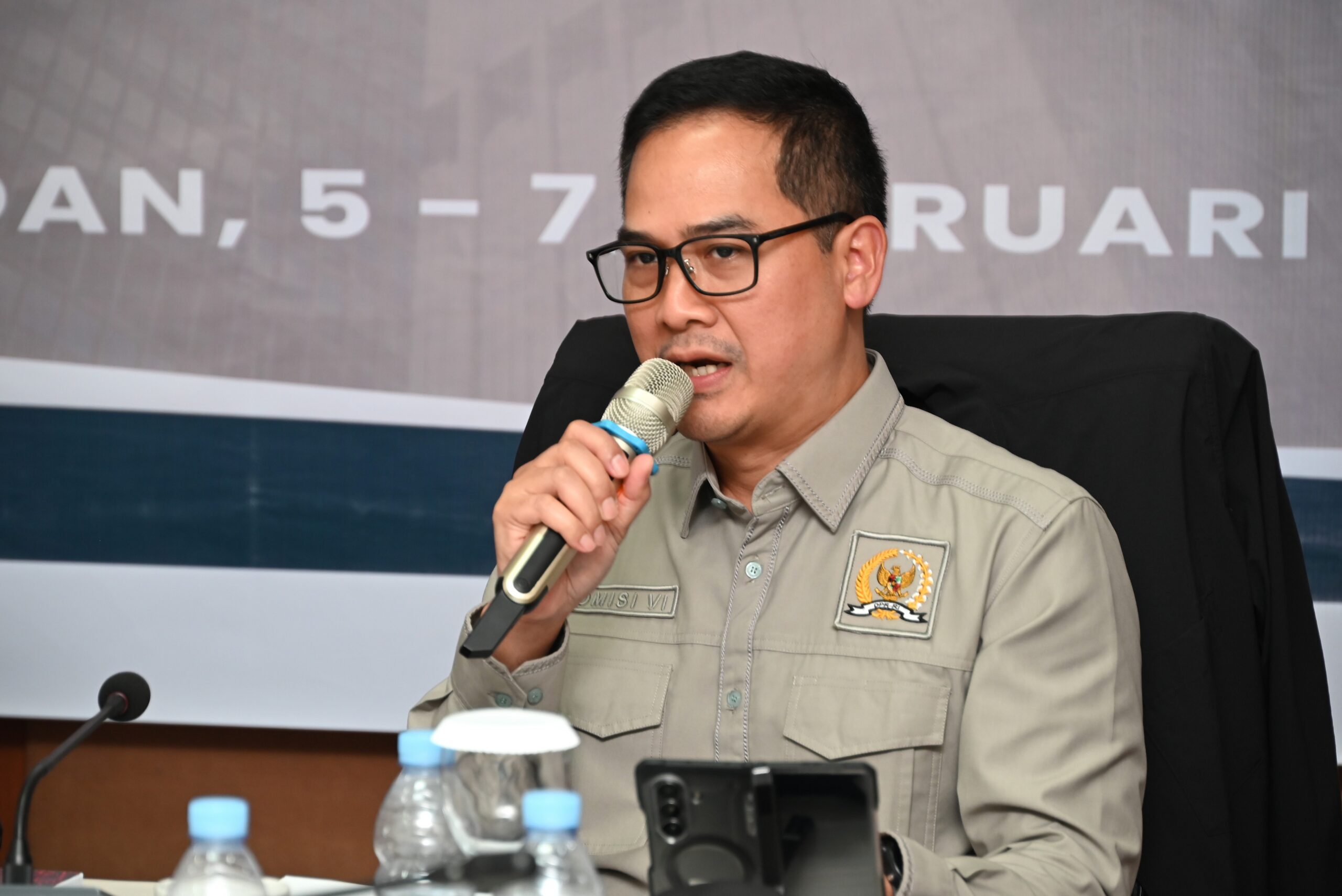 Wakil Ketua Komisi VI DPR RI Adisatrya Suryo Sulisto, saat memimpin pertemuan dengan para akademisi Universitas Sumatra Utara (USU) di Medan, Jumat (6/2/2026). Foto: Mh/Karisma.