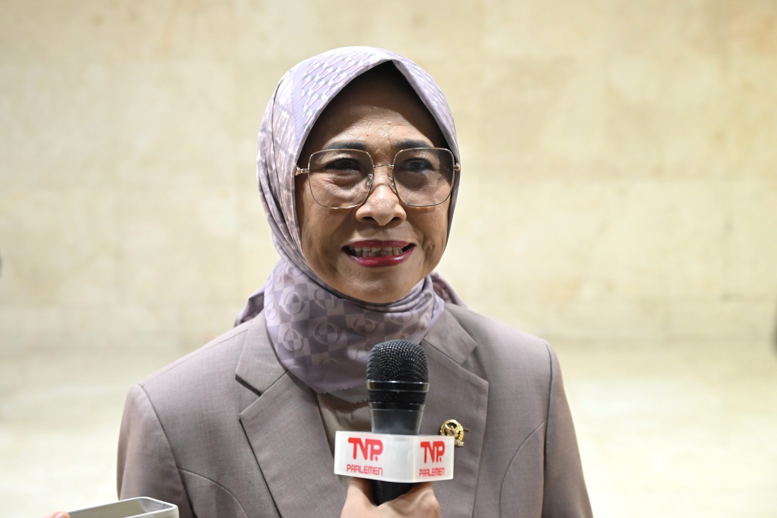 Ketua Komisi X DPR RI, Hetifah Sjaifudian, saat ditemui oleh Parlementaria, di Kompleks Parlemen, Senayan, Jakarta, Kamis (19/2/2026). Foto: Riga/Karisma.