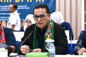 Anggota Komisi XIII DPR RI, Umbu Kabunang Rudi Yanto Hunga, dalam rapat kerja Komisi XIII DPR RI bersama Kantor Wilayah Imigrasi Kalimantan Utara , Tarakan, Kamis, (5/02/2026). Foto: Rni/Karisma.