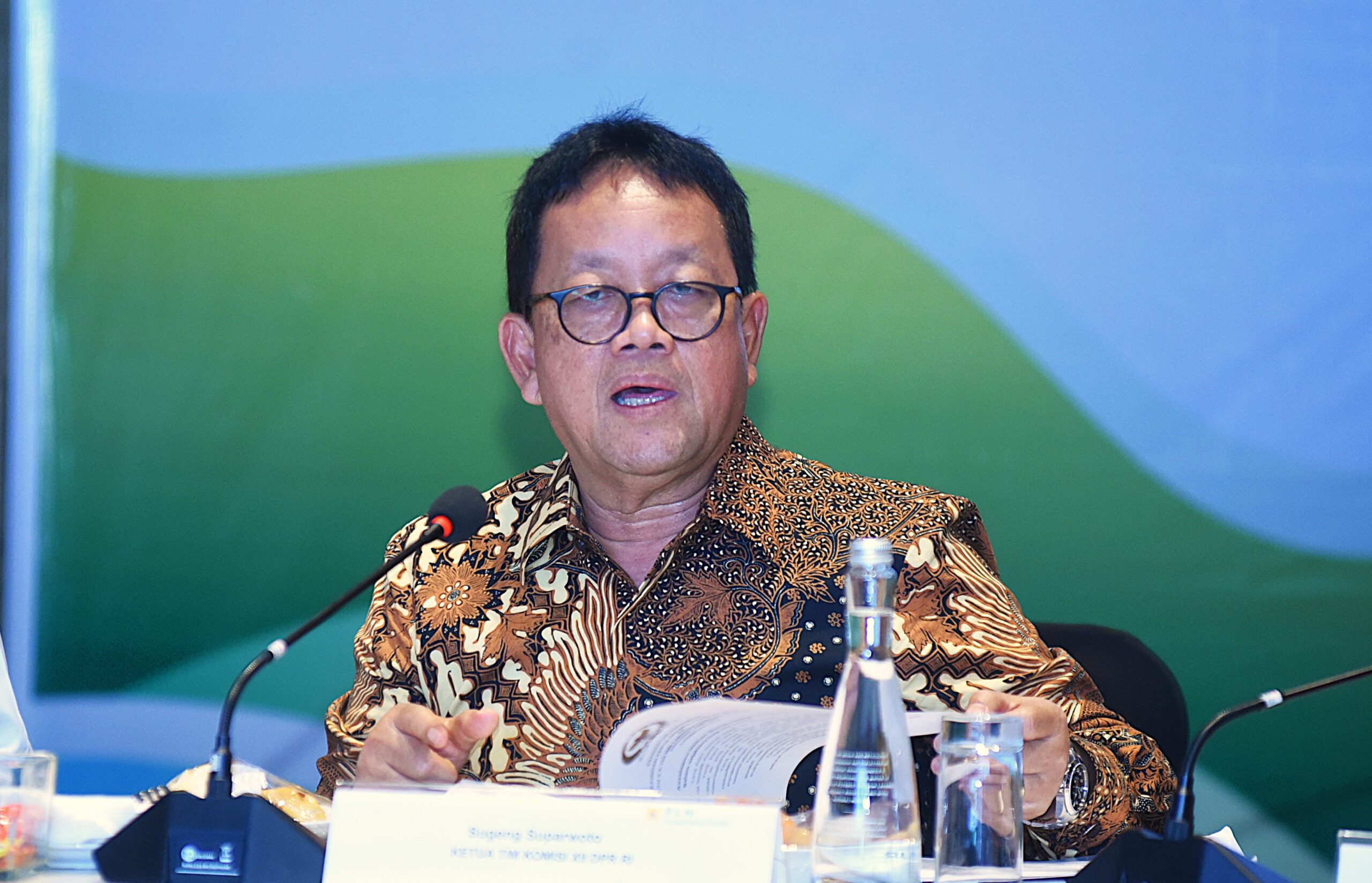 Wakil Ketua Komisi XII DPR RI Sugeng Suparwoto saat memimpin Tim Kunspek Komisi XII DPR melakukan kunjungan ke PLTU Tarahan di Lampung, Kamis (5/2/2026). Foto : Jaka/Andri.