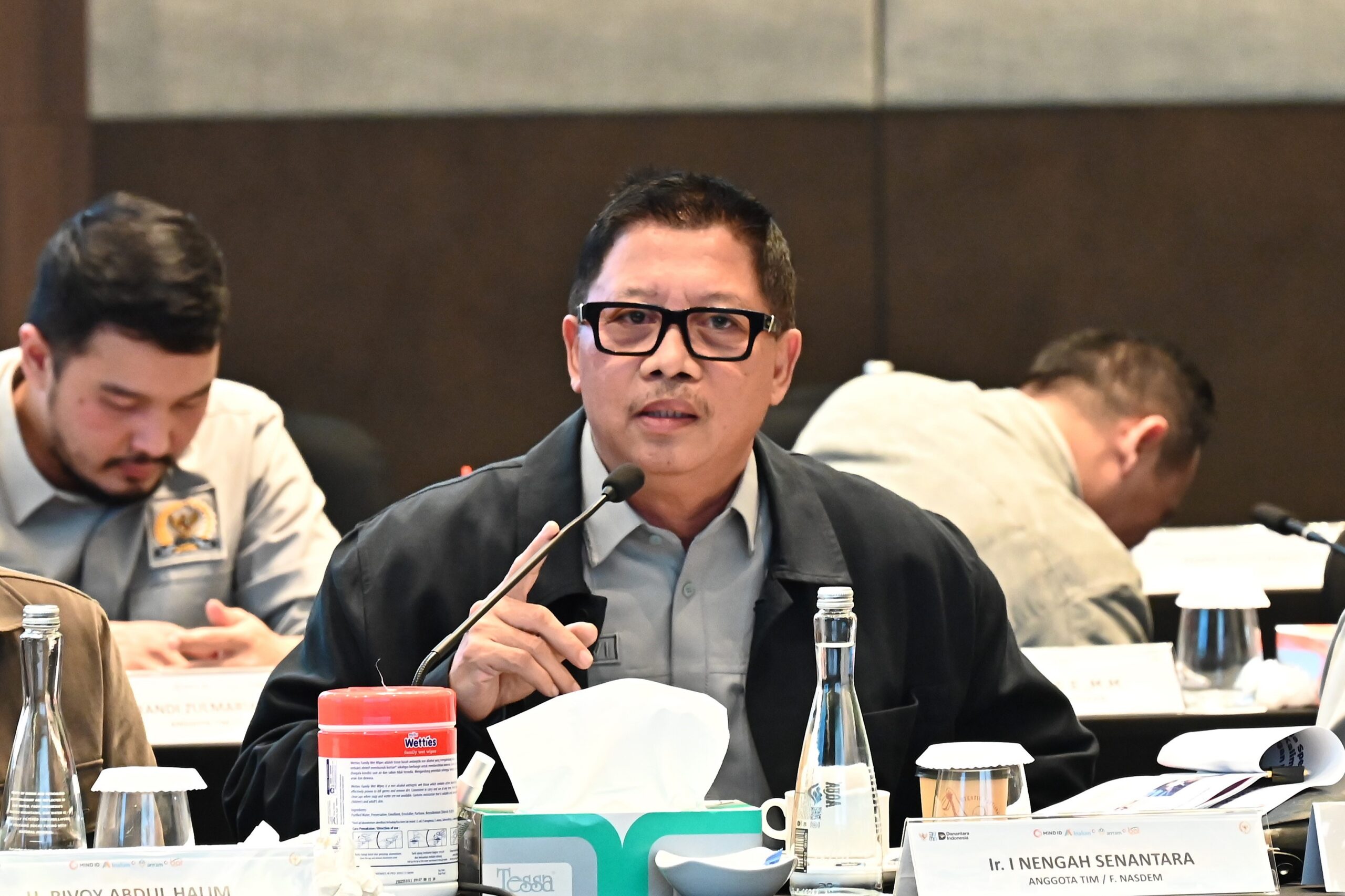 Anggota Komisi VI DPR RI, I Nengah Senantara, saat Kunjungan Kerja Spesifik Komisi VI DPR RI bersama Badan Pengawasan BUMN, PT Danantara Asset Management, PT Aneka Tambang Tbk, PT Indonesia Asahan Aluminium (Inalum), dan PT Borneo Alumina Indonesia, di Pontianak, Kalimantan Barat, Kamis (12/2/2026). Foto: qq/Karisma.