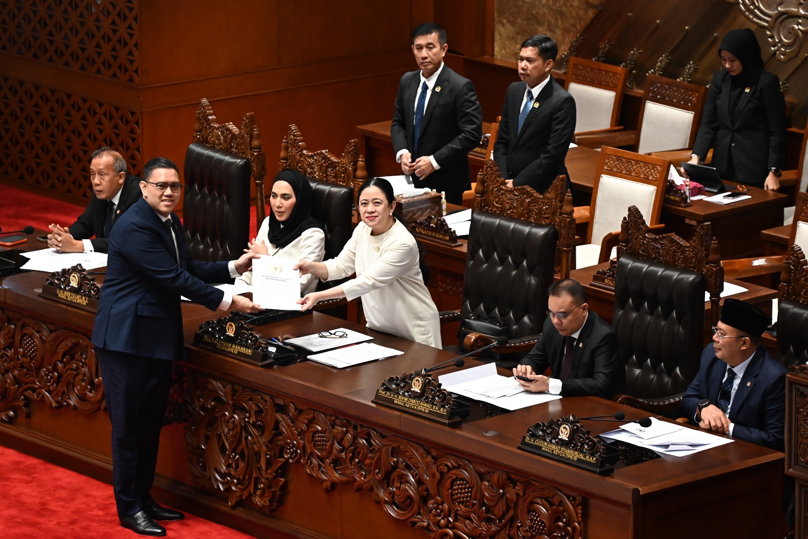 Wakil Ketua Komisi I DPR RI Dave Akbarshah Fikarno dalam Rapat Paripurna DPR RI di Nusantara II, Senayan, Jakarta, Kamis (19/2/2026). Foto : Runi/Andri.