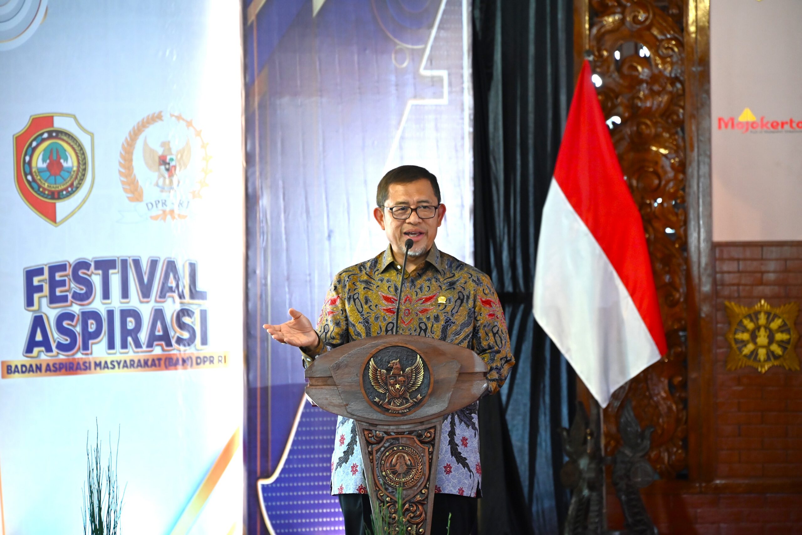 Ketua Badan Aspirasi Masyarakat (BAM) DPR RI, Ahmad Heryawan dalam Festival Aspirasi BAM DPR RI yang digelar di Pendopo Graha Maja Tama, Kabupaten Mojokerto, Provinsi Jawa Timur, Senin (2/2/2026). Foto: RSA/Mahendra.