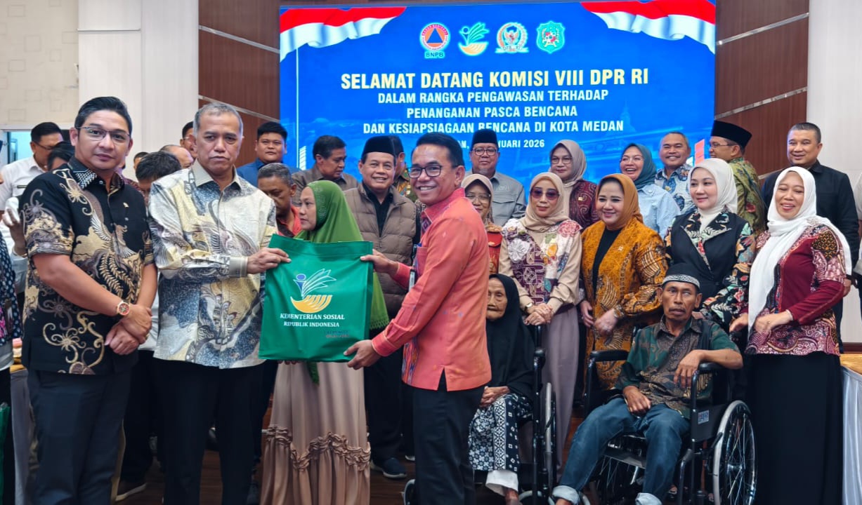 Wakil Ketua Komisi VIII DPR RI, Singgih Januratmoko saat memimpin Kunjungan Kerja Spesifik Komisi VIII DPR RI terkait penanganan bencana di Kantor Bupati Deli Serdang, Sumatera Utara, Jumat (30/01/2026). Foto: Andri/Mahendra.