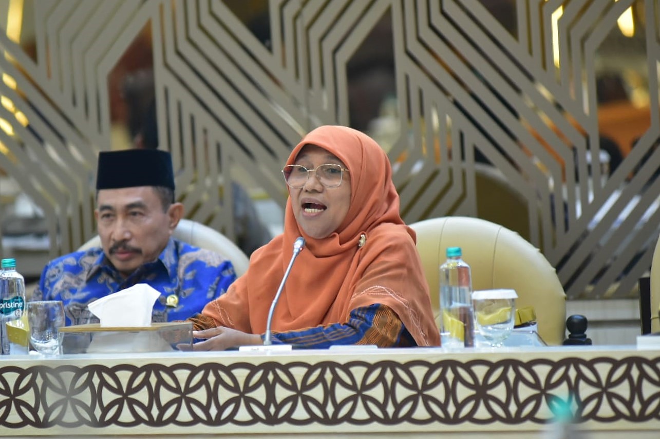 Anggota Komisi V DPR RI, Saadiah Uluputty, dalam Rapat Kerja Komisi V DPR RI bersama Mendes PDT Yandri Susanto serta Menteri Transmigrasi Muhammad Iftitah Sulaiman Suryanagara di Gedung DPR RI, Senayan, Jakarta, Selasa (3/2/2026). Foto: Oji/Karisma.