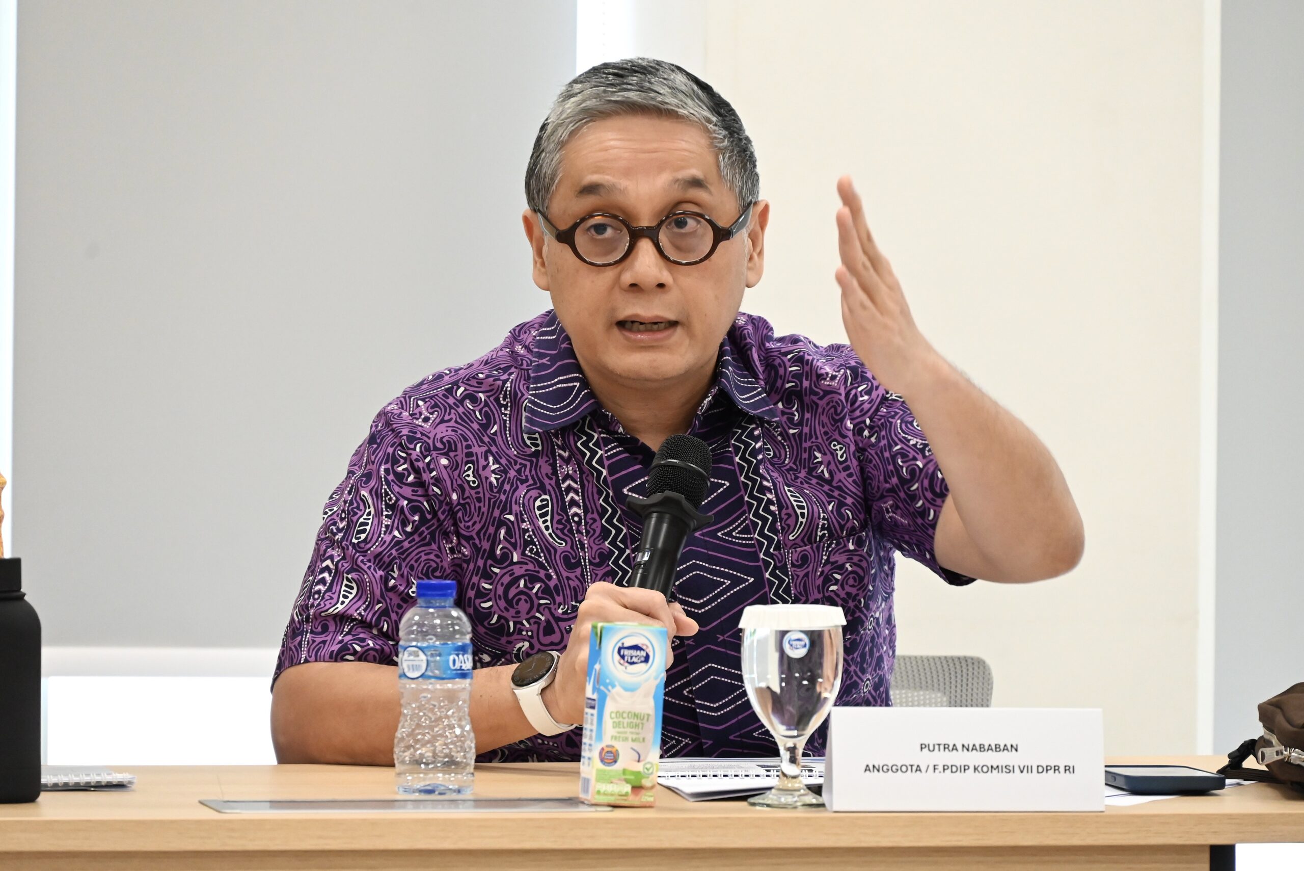 Anggota Komisi VII DPR RI, Putra Nababan, dalam kunjungan kerja Komisi VII DPR RI ke PT Frisian Flag Indonesia, Cikarang, Jabar, Kamis (5/2/2026). Foto: Ysm/Karisma.