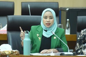 Anggota Komisi XII DPR RI Ratna Juwita Sari, dalam dalam Rapat Kerja Komisi XII bersama Menteri Investasi dan Hilirisasi Repubik Indonesia di Kompleks Parlemen, Senayan, Jakarta, Selasa (03/02/26). foto: Jaka/Karisma.