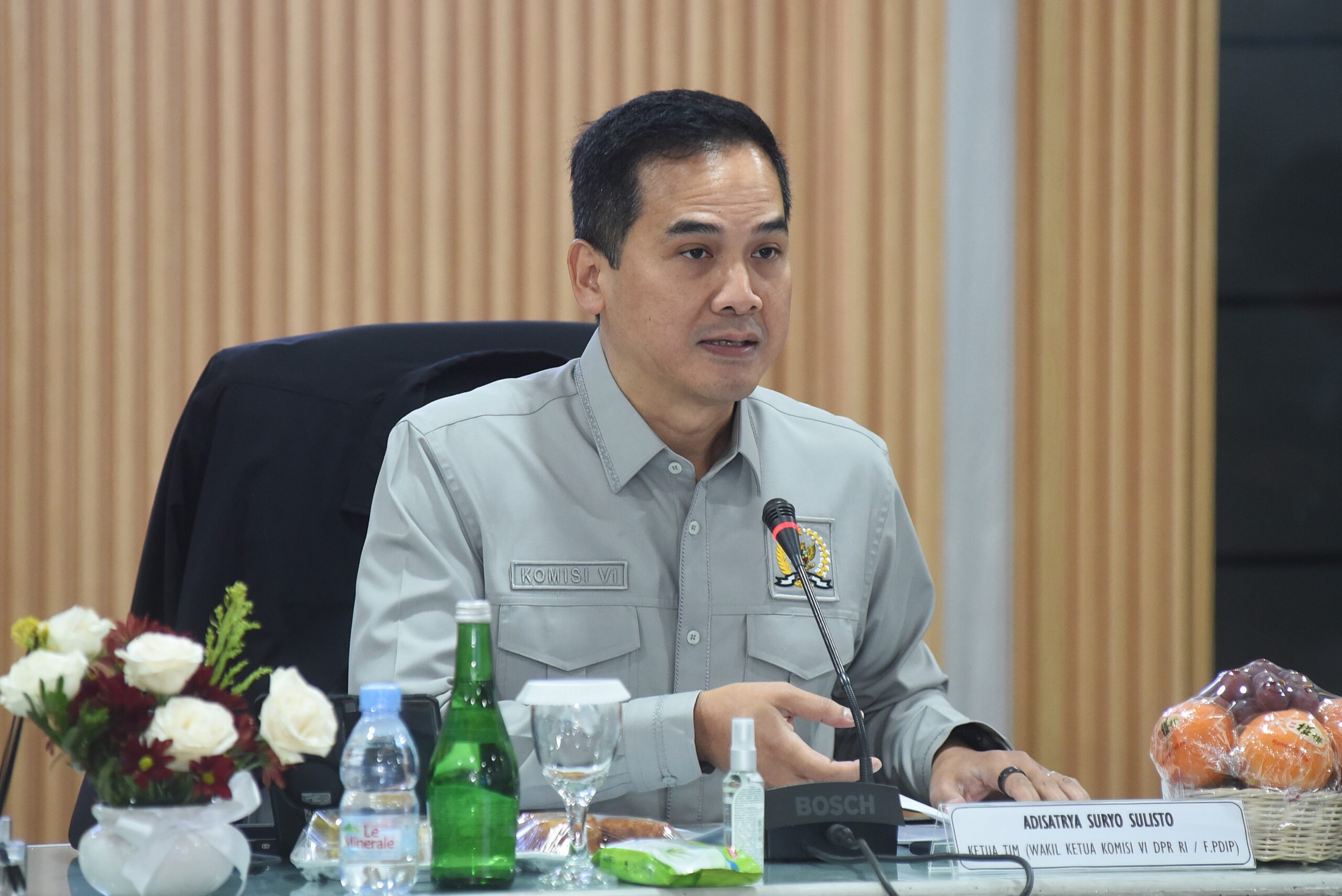 Wakil Ketua Komisi VI DPR RI, Adisatria Suryo Sulisto, saat Kunjungan Kerja Komisi VI di PT.Pelindo Banjarmasin, Kalimantan Selatan, Kamis (12/2). Foto: Jaka/Karisma.