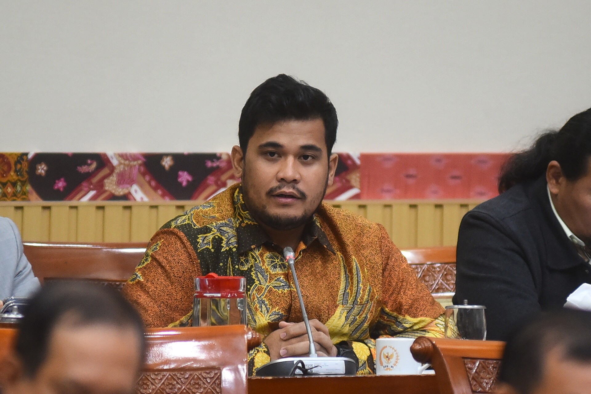 Anggota Komisi III DPR RI, Andi Amar Ma’ruf Sulaiman, dalam Rapat Kerja (Raker) dengan Kepala PPATK di Nusantara II, Senayan, Jakarta, Selasa (3/2/2026). Foto: Dep/Karisma.