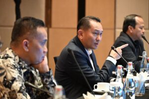 Ketua Komisi XII DPR RI Bambang Patijaya saat melakukan Kunjungan Kerja Panja (Panitia Kerja) Komisi XII bersama PT Pertamina Patra Niaga di Batam, Kepulauan Riau, Kamis (5/2/2026). Foto : In/Andri.