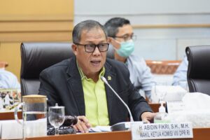 Wakil Ketua Komisi VIII DPR RI, Abidin Fikri, saat memimpin Rapat Kerja dengan Kepala BPJPH di Gedung Nusantara II, Senayan, Jakarta, Senin (9/2/2026). Foto: Arief/Karisma.