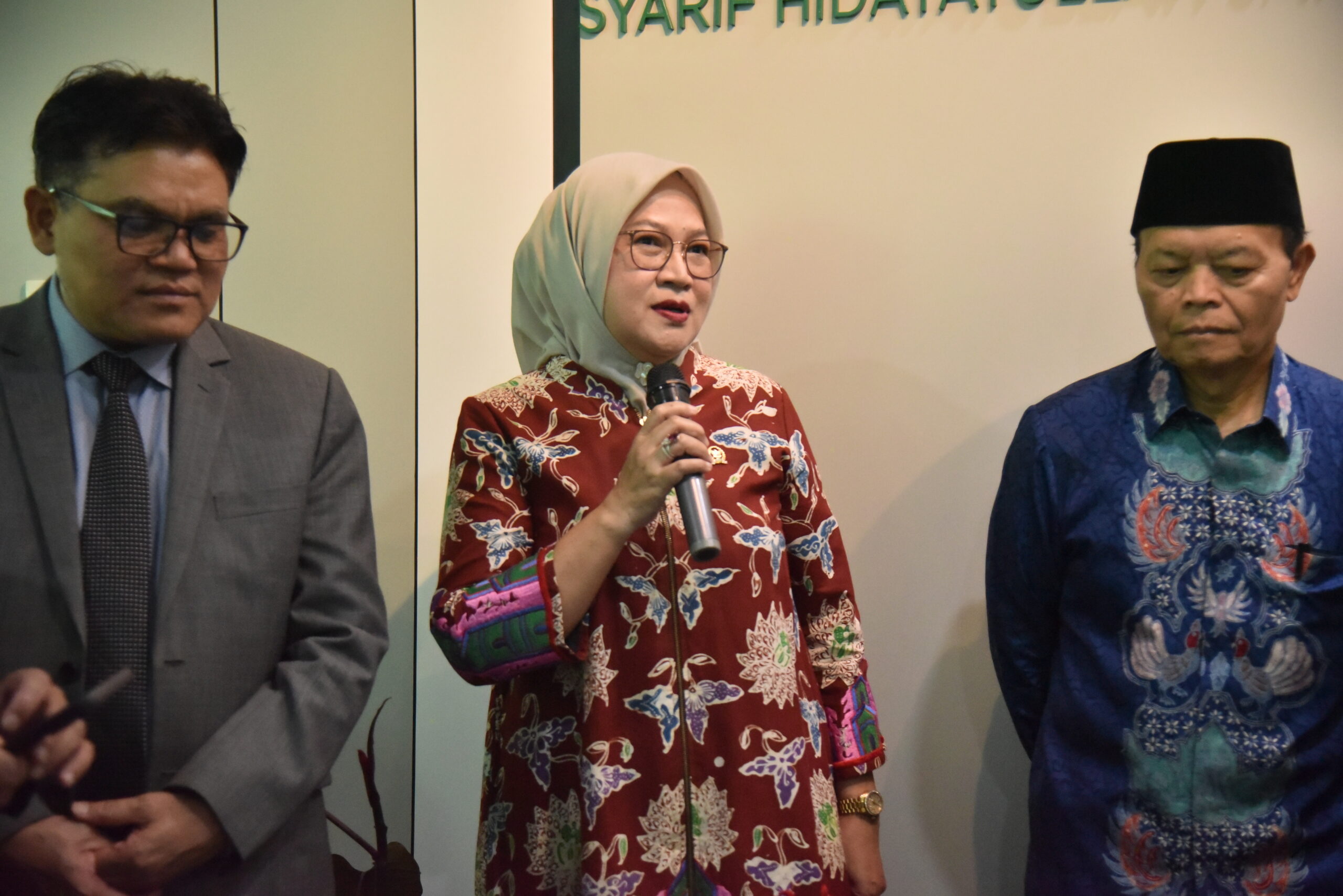 Anggota Komisi VIII DPR RI Haeny Relawati Rini Widyastuti saat mengikuti Kunjungan Kerja Spesifik Komisi VIII ke UIN Syarif Hidayatullah, Tangerang Selatan, Banten, Kamis (12/02/2026). (foto: shane/rdn).