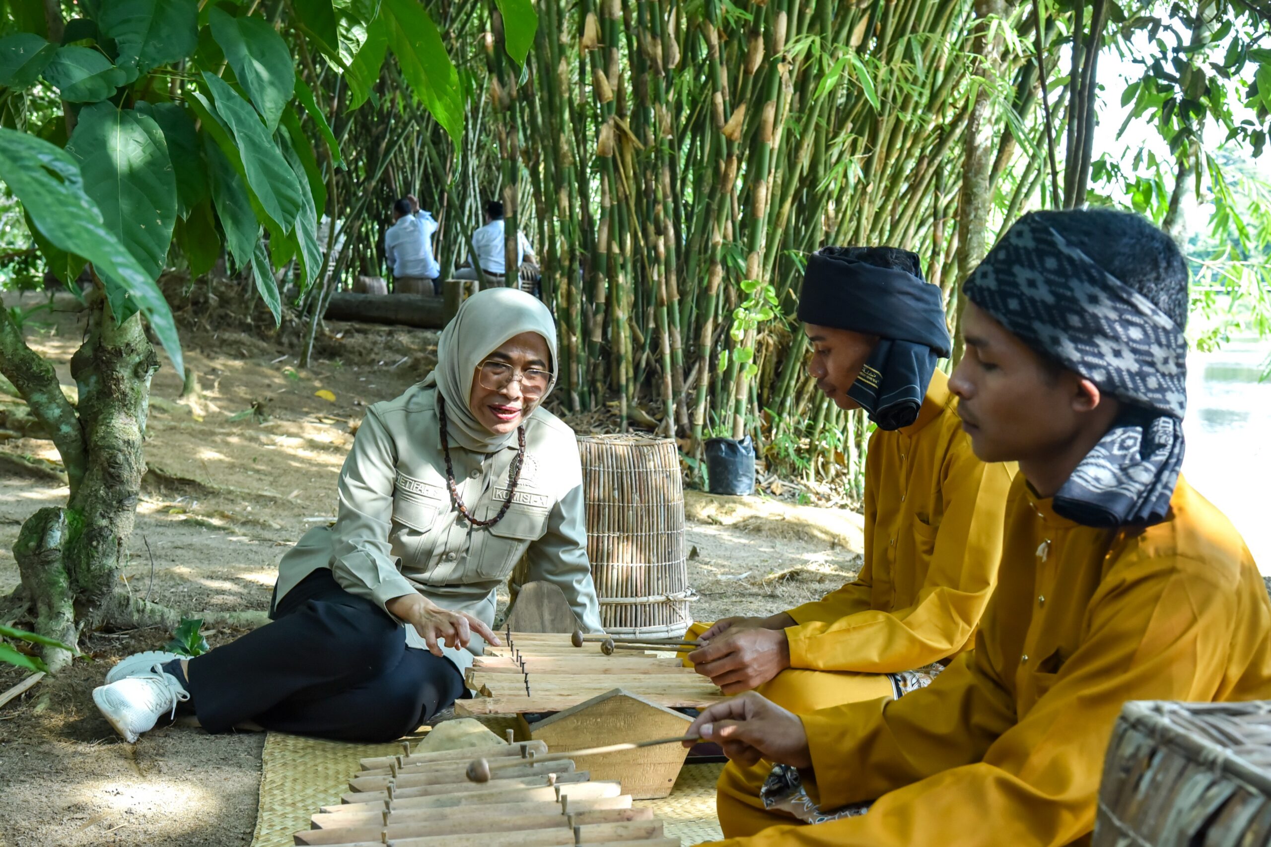Ketua Komisi X DPR RI, Hetifah Sjaifudian dalam kunjungan kerja di Kompleks Candi Muaro Jambi, Provinsi Jambi, Rabu (11/02/2026). Foto: SRW/Mahendra