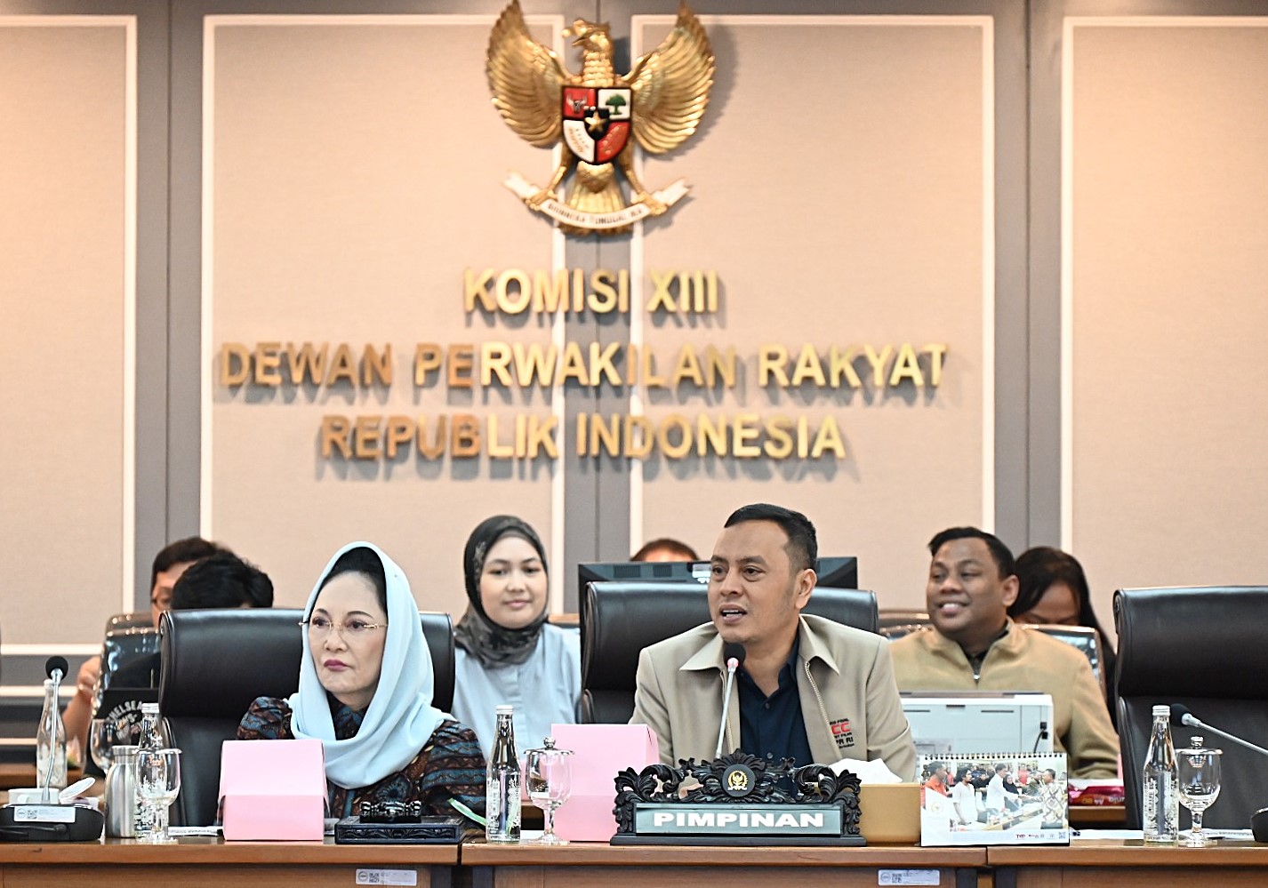 Ketua Komisi XIII DPR RI Willy Aditya menerima laporan dari Kelompok Tani Padang Halaban, Labuhanbatu Utara, Sumatera Utara di Gedung Nusantara II, Senayan, Jakarta, Rabu (18/2/2026). Foto : Runi/Andri.