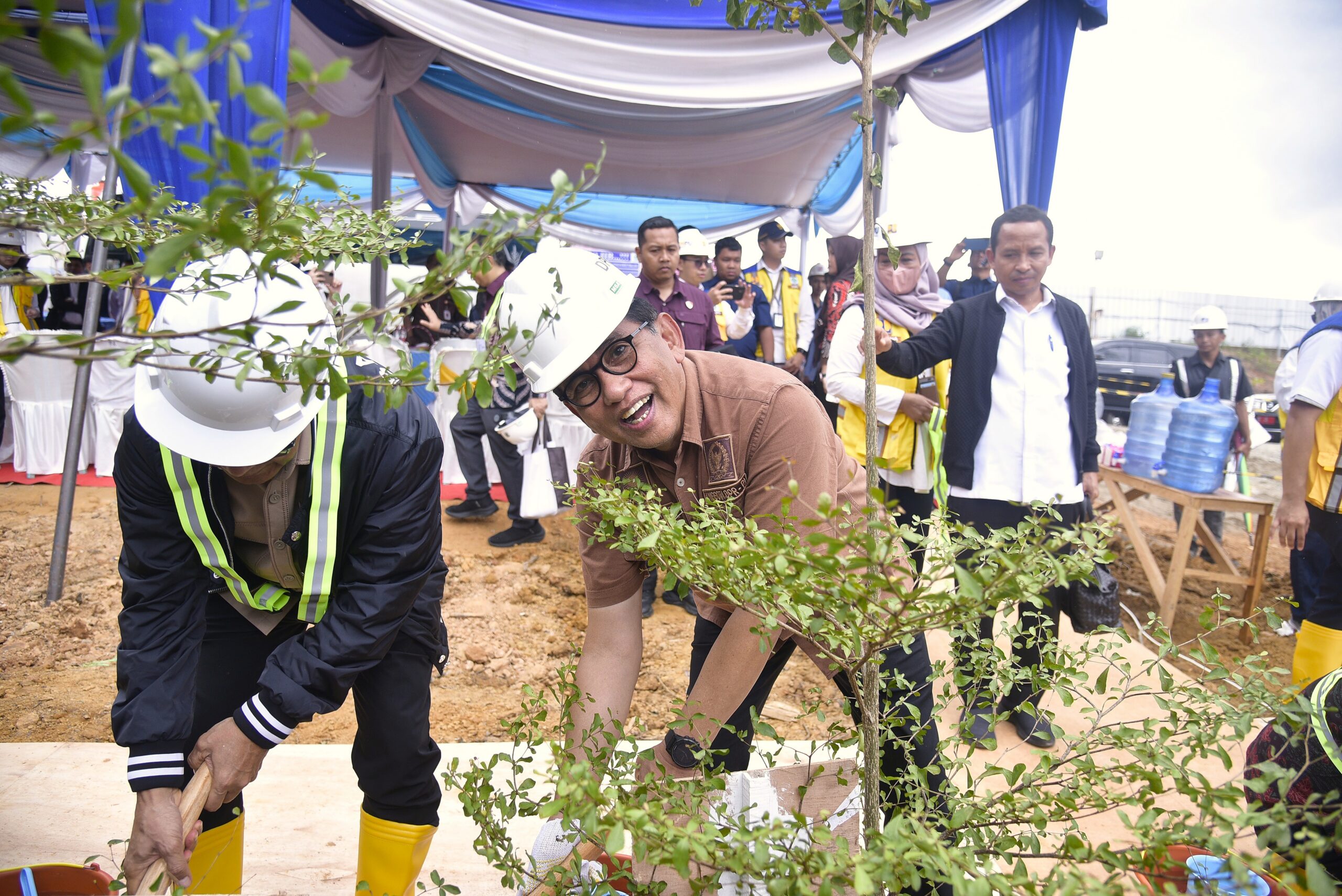 Anggota Komisi V DPR RI, H. A. Bakri, usai Kunjungan Kerja Spesifik (Kunsfik) Komisi V DPR RI ke lokasi pembangunan Sekolah Rakyat Kota Jambi, Jambi, Kamis (29/1/2026). Foto: Munchen/Karisma.