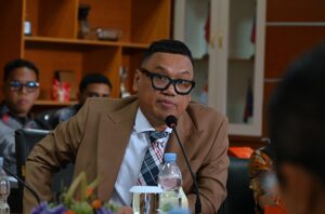 Anggota Badan Kerja Sama Antar-Parlemen (BKSAP) DPR RI Surya Utama dalam kegiatan Diseminasi Diplomasi Parlemen DPR RI di FISIP UIN Syarif Hidayatullah Tangerang Selatan, Banten, Selasa (10/2/2026). Foto : Uc/Andri.