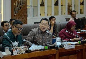 Wakil Ketua Komisi IX DPR RI Charles Honoris dalam RDPU Komisi IX DPR RI bersama perwakilan eks pekerja PT Merpati Nusantara Airlines (Persero) di Gedung Nusantara I, Senayan, Jakarta, Rabu (18/2/2026). Foto : Sari/Andri.