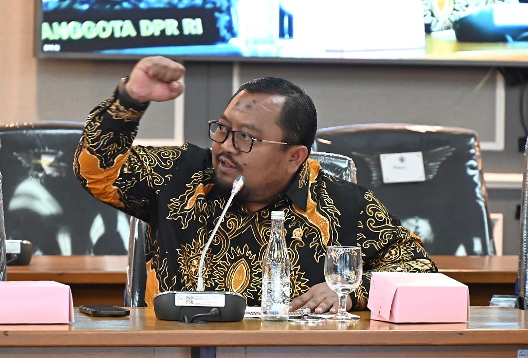 Anggota Komisi XIII DPR RI Yanuar Arif Wibowo menerima audiensi Pengurus Nasional BEM PT NU se-Nusantara dan Koordinator Pusat Senat Mahasiswa Perguruan Tinggi Keagamaan Islam Negeri se-Indonesia di Gedung DPR, Jakarta, Rabu (18/2/2026). Foto : Runi/Andri
