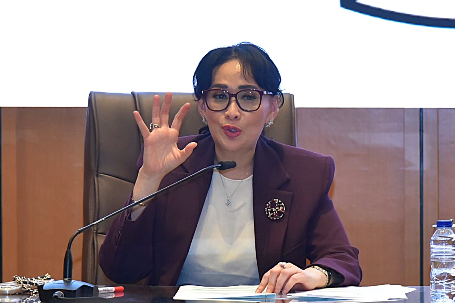 Anggota Komisi I DPR RI Amelia Anggraini dalam Diskusi Dialektika Demokrasi bertema "Waspada Berita Hoax di Media Sosial, Cerdas Menyaring Informasi di Era Digital" di Gedung Nusantara, Senayan, Jakarta, Rabu (18/2/2026). Foto : Oji/Andri.