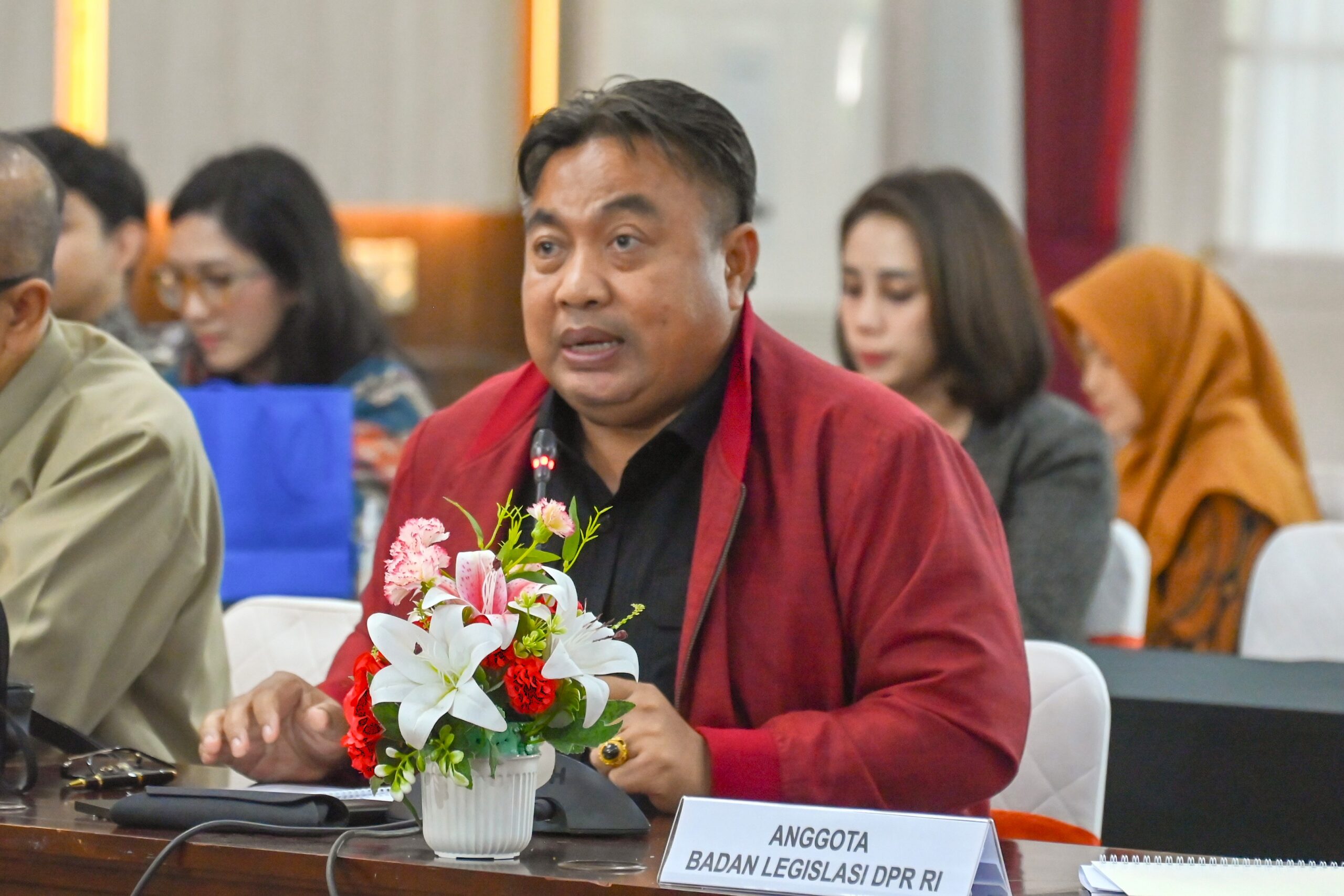 Anggota Badan Legislasi (Baleg) DPR RI I Nyoman Parta,saat kunjungan kerja Baleg DPR RI ke Provinsi Sumatera Barat dalam rangka penyusunan RUU SDI, Jumat (6/3/2026). Foto: Ais/Karisma.