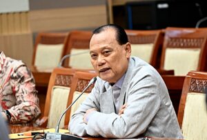 Anggota Komisi III DPR RI, Adang Daradjatun dalam Rapat Dengar Pendapat Umum (RDPU) Komisi III DPR RI dengan Nabilah O’Brien beserta kuasa hukumnya di Gedung Nusantara II, Senayan, Jakarta, Senin (9/3/2026). Foto : Runi/Andri.