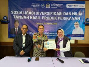 Anggota Komisi IV DPR RI Endang Setyawati Thohari, dalam kegiatan Bimbingan Teknis (Bimtek) Sosialisasi Diversifikasi dan Nilai Tambah Hasil Produk Perikanan, di Cianjur, Kabupaten Cianjur, Selasa (10/3/2026). Foto: Ist/Karisma.