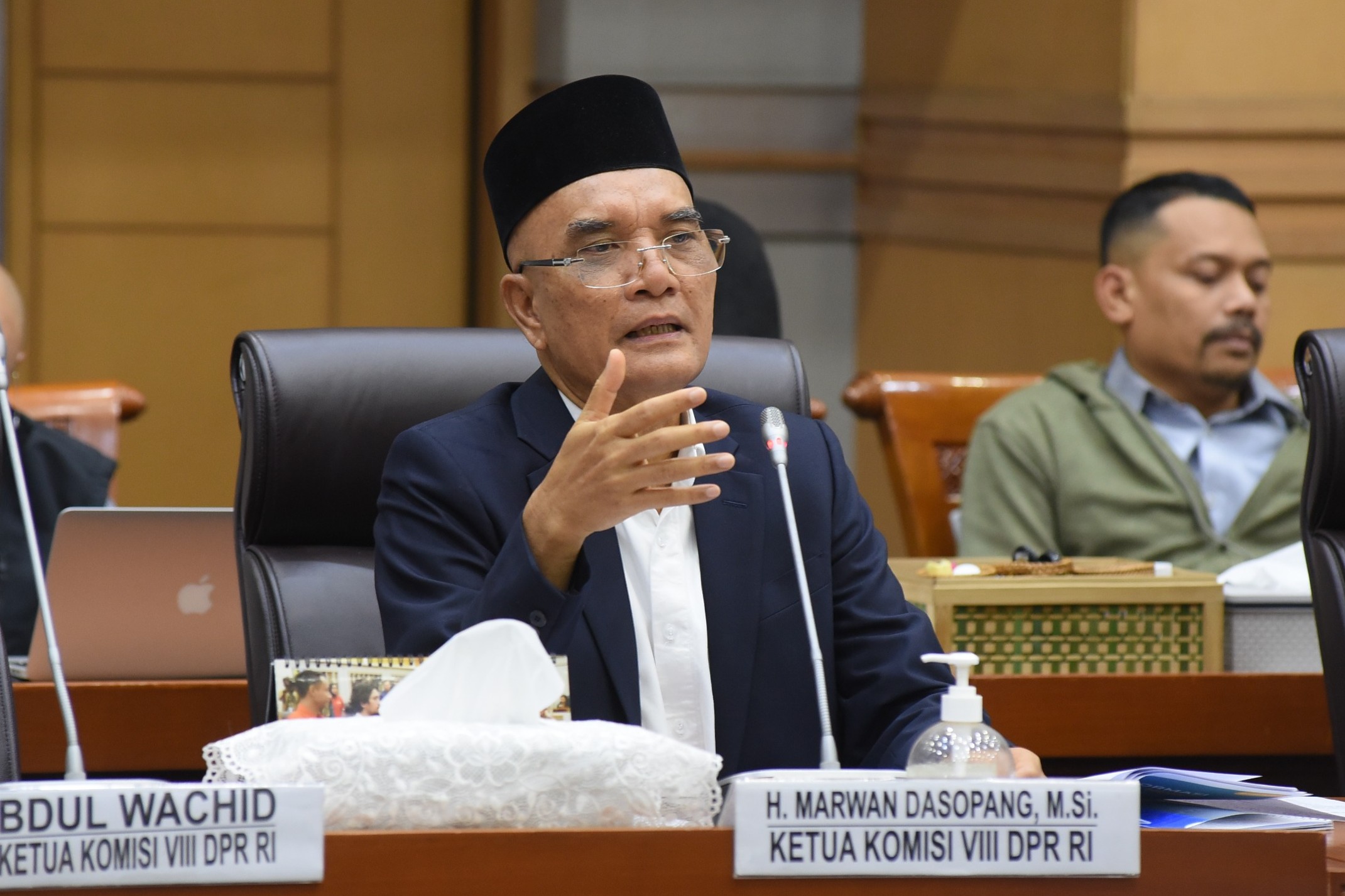 Ketua Komisi VIII DPR RI, Marwan Dasopang, dalam rapat kerja Komisi VIII DPR RI bersama Menteri Agama dan Menteri PANRB di Nusantara II, Kompleks Parlemen Senayan, Jakarta, Kamis (12/3/2026). Foto: Arief/Karisma.