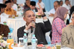 Anggota Komisi II DPR RI, Deddy Yevri Hanteru Sitorus saat menghadiri kunjungan kerja Komisi II DPR RI ke Institut Pemerintahan Dalam Negeri (IPDN), Sumedang, Jawa Barat pada Rabu (11/3/2026). Foto: Ucha/Mahendra.