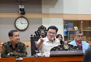 Ketua Komisi III DPR RI Habiburokhman dalam rapat khusus Komisi III DPR RI yang membahas perkembangan penanganan kasus penyiraman air keras terhadap aktivis Andrie Yunus di Kompleks Parlemen, Senayan, Jakarta, Senin (16/3/2026). Foto : Ariefman/Andri.