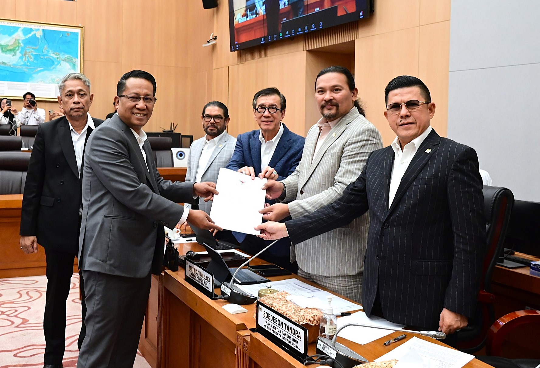 Wakil Ketua Pansus RUU HPI Soedeson Tandra dalam agenda Rapat Kerja Pansus RUU HPI bersama Menteri Hukum, Menteri Luar Negeri, dan Menteri Sosial di Gedung di Nusantara I, Senayan, Jakarta, Rabu (11/3/2026). Foto : Mares/Andri.