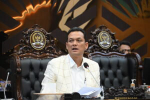 Wakil Ketua Badan Legislasi (Baleg) DPR RI, Martin Manurung dalam Rapat Dengar Pendapat Baleg DPR RI dengan Kementerian Ketenagakerjaan di Kompleks Parlemen, Senayan, Jakarta, Rabu (11/3/2026). Foto: Sari/Mahendra.