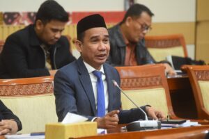 Anggota Komisi III DPR RI, Rudianto Lallo dalam RDP Komisi III dengan Kejari Batam, BNNP Kepri, JPU Muhammad Arfan, Kejari Mataram dan Kapolres Lombok Utara di Nusantara II, Senayan, Jakarta, Rabu (11/4/2026). Foto: Dep/Mahendra.