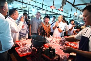 Anggota Komisi IX DPR RI, Muazzim Akbar dalam Kunjungan Kerja Spesifik di Pasar Jambu Dua, Bogor, Jawa Barat, Rabu (11/3/2026). Foto: Runi/Mahendra