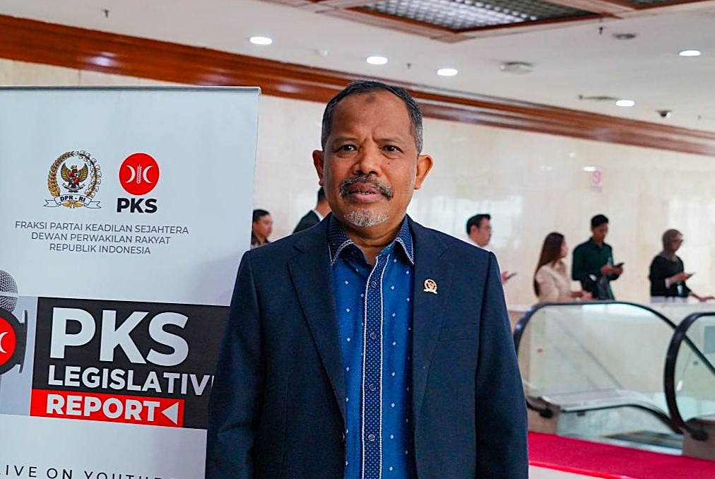 Anggota Komisi IV DPR RI, Johan Rosihan sebelum memnikuti rapat paripurna di Gedung Nusantara II, Kompleks Parlemen, Senayan, Jakarta, Selasa (10/03/2026). Foto : Ist/Andri.