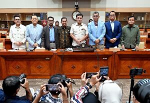 Ketua Komisi III DPR RI Habiburokhman dalam Konferensi Pers Komisi III DPR RI terkat Kasus Penyiraman Air Keras terhadap Andrie Yunus di Gedung Nusantara II, Senayan, Jakarta, Senin (16/3/2026). Foto : Runi/Andri.