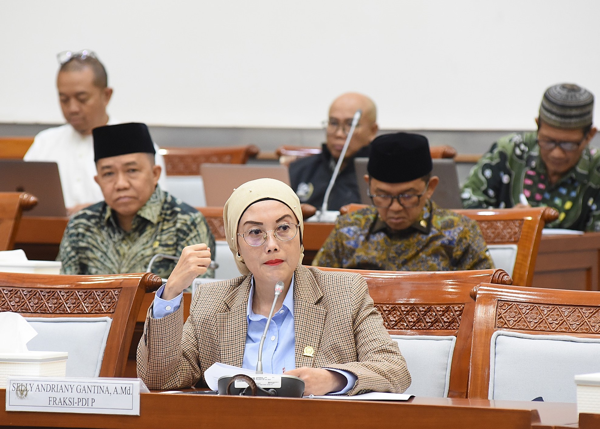 Anggota Komisi VIII DPR RI Selly Andriany Gantina dalam Rapat Kerja Komisi VIII DPR RI dengan Menteri Haji dan Umrah RI di Gedung Nusantara II, Senayan, Jakarta, Rabu (11/3/2026). Foto : Arief/Andri.